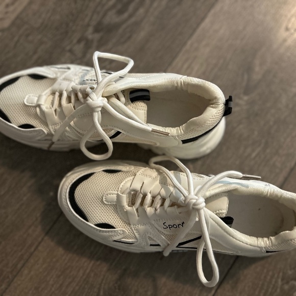 Sport trainers - Picture 4 of 5